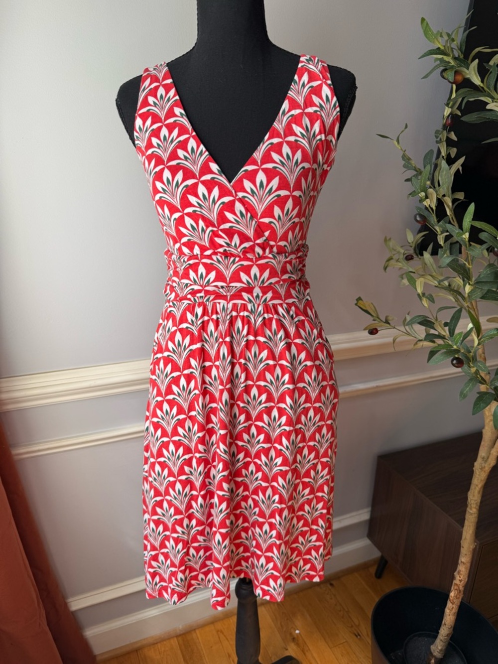 Boden Red Floral Sleeveless V Neck Fit Flare Dress Stretch Pockets US 4